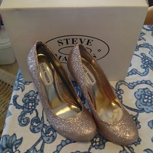 Steve Madden gold glitter heels. Size 7.5